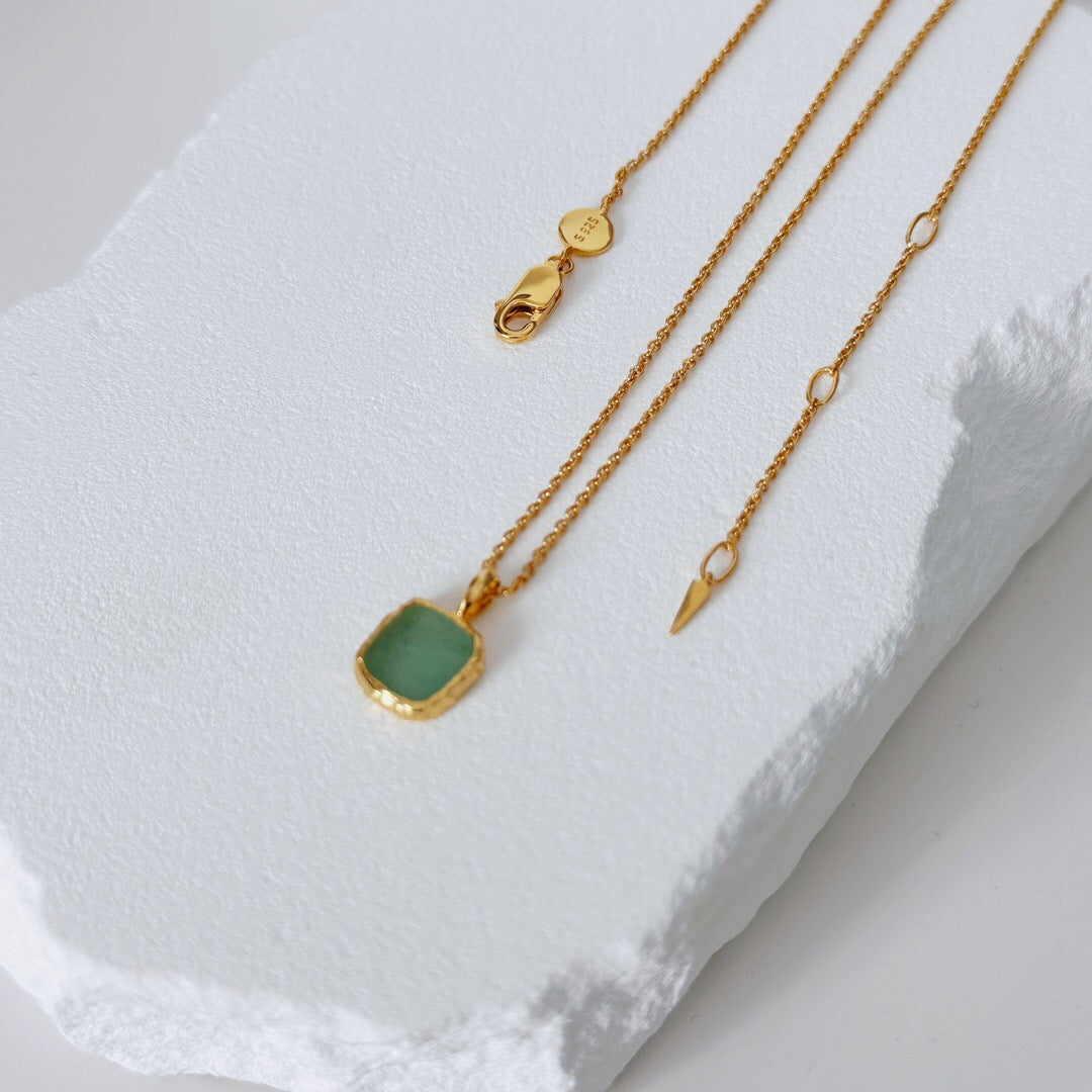 Handmade Gold Healing Necklace with Green Aventurine pendant and gold vermeil chain, highlighting adjustable links and elegant finish.