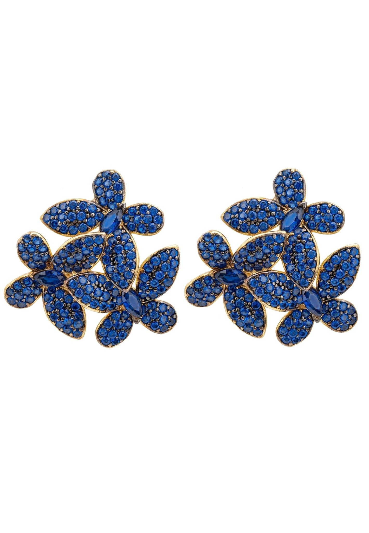 Sapphire blue stud earrings in floral design with gold setting, featuring sparkling zircons for a nature-inspired luxury look.